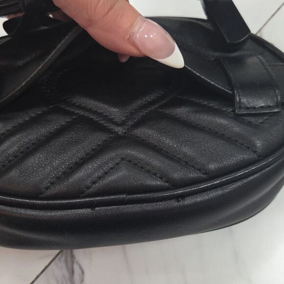 Gucci Black Leather Belt with Gold Accent - Picture 7 of 15